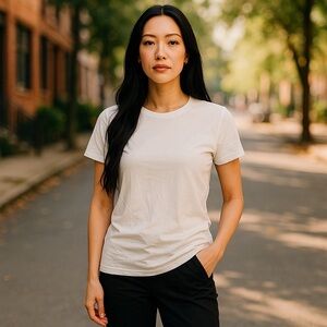 5/$25 - AMAZON Women's White Tee